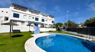 Dúplex en Capuchinos con terraza en residencial con piscina y jardín