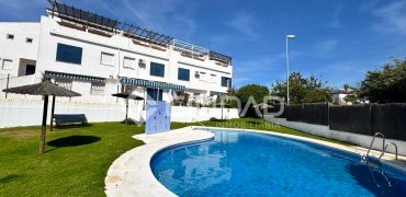Dúplex en Capuchinos con terraza en residencial con piscina y jardín