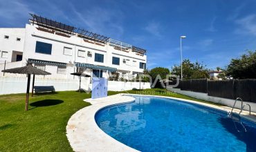 Dúplex en Capuchinos con terraza en residencial con piscina y jardín