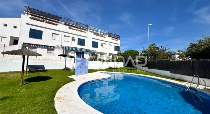 Dúplex en Capuchinos con terraza en residencial con piscina y jardín