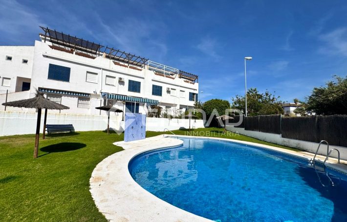 Dúplex en Capuchinos con terraza en residencial con piscina y jardín
