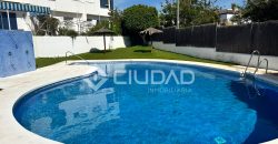 Dúplex en Capuchinos con terraza en residencial con piscina y jardín