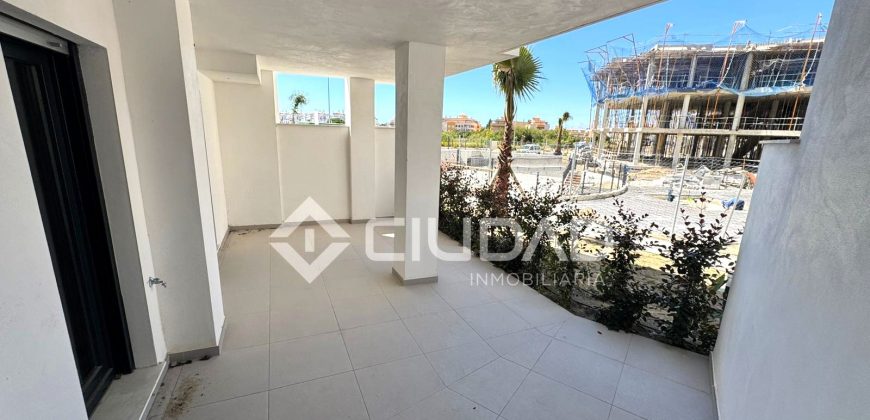 Apartamento a estrenar en lujosa urbanización junto a la playa
