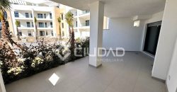 Apartamento a estrenar en lujosa urbanización junto a la playa