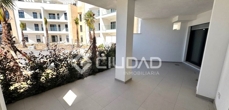 Apartamento a estrenar en lujosa urbanización junto a la playa