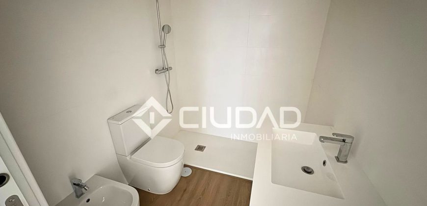 Apartamento a estrenar en lujosa urbanización junto a la playa