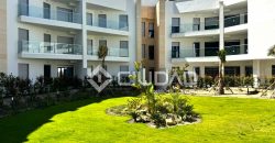 Apartamento a estrenar en lujosa urbanización junto a la playa