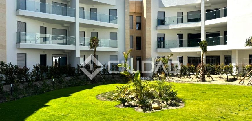 Apartamento a estrenar en lujosa urbanización junto a la playa