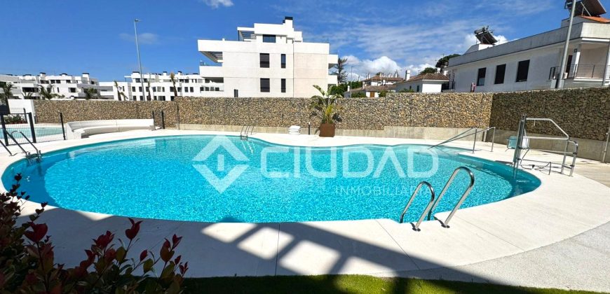 Apartamento a estrenar en lujosa urbanización junto a la playa