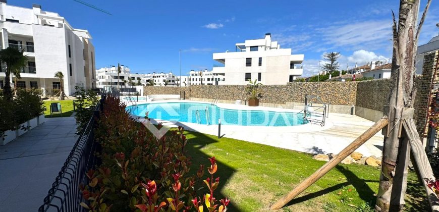 Apartamento a estrenar en lujosa urbanización junto a la playa