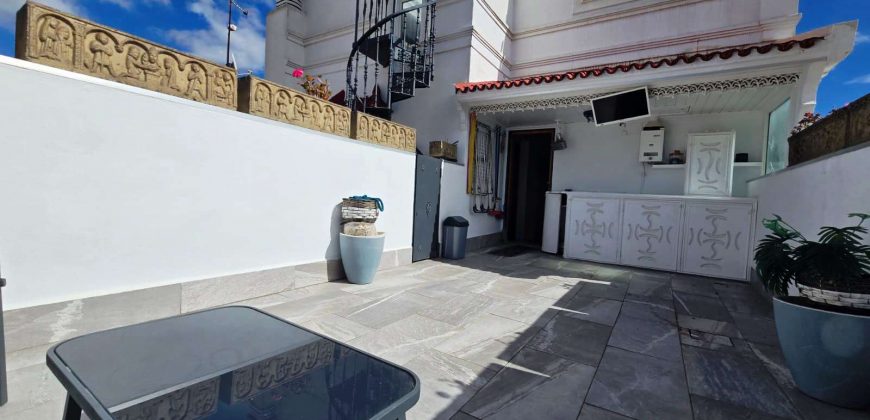 Casa adosada en esquina – Bormujos