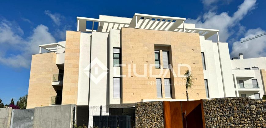 Apartamento a estrenar en lujosa urbanización junto a la playa