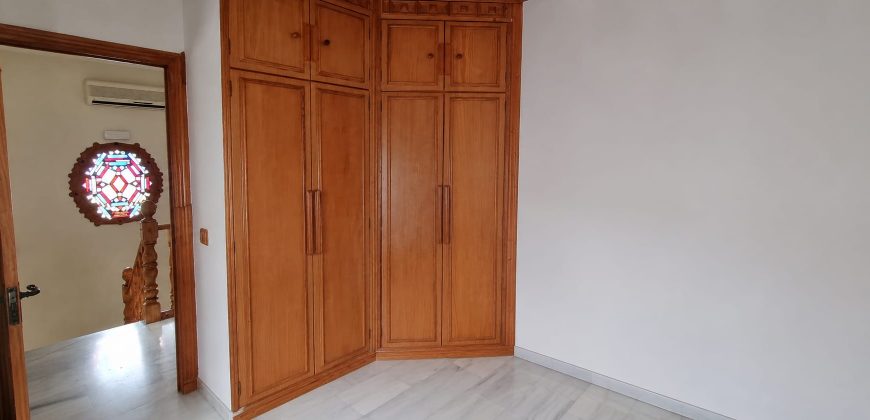 Casa adosada en esquina – Bormujos