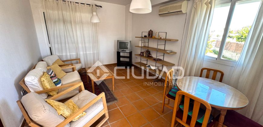 Dúplex en Capuchinos con terraza en residencial con piscina y jardín