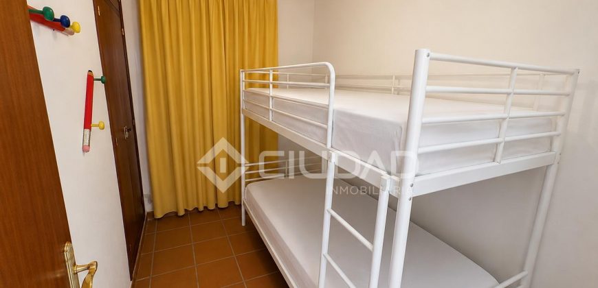 Dúplex en Capuchinos con terraza en residencial con piscina y jardín