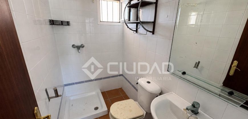 Dúplex en Capuchinos con terraza en residencial con piscina y jardín