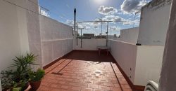Amplia Propiedad con Local Comercial en Avda. del Pantano!