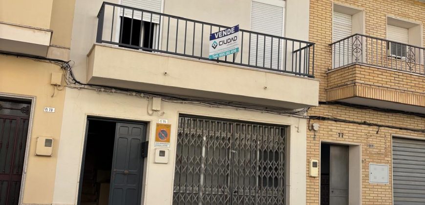 Amplia Propiedad con Local Comercial en Avda. del Pantano!