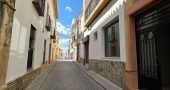 Amplia Propiedad en Dos Niveles con Potencial de Reforma