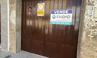 ¡MAGNIFICA COCHERA EN VENTA EN PARADAS!