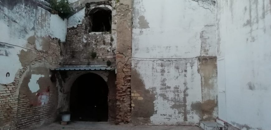 MAGNÍFICA COCHERA CON POSIBILIDAD DE HACER LA VIVIENDA DE TUS SUEÑOS