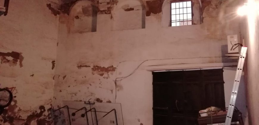 MAGNÍFICA COCHERA CON POSIBILIDAD DE HACER LA VIVIENDA DE TUS SUEÑOS