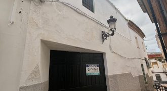 MAGNÍFICA COCHERA CON POSIBILIDAD DE HACER LA VIVIENDA DE TUS SUEÑOS