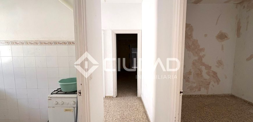 Amplio piso a reformar en C/ San Agustín