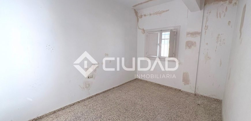Amplio piso a reformar en C/ San Agustín