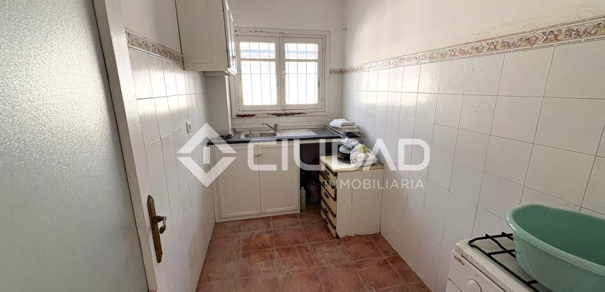 Amplio piso a reformar en C/ San Agustín