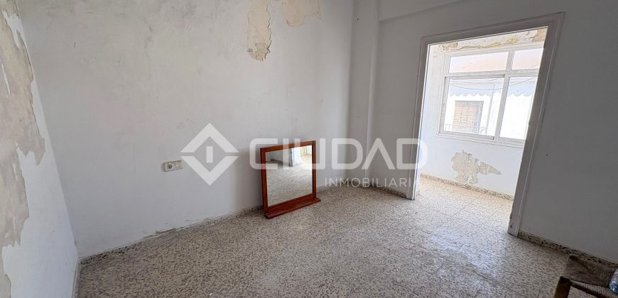 Amplio piso a reformar en C/ San Agustín