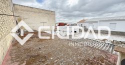 Casa en planta baja con gran patio – Zona El Pinar