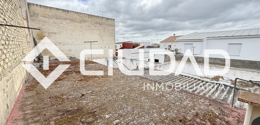 Casa en planta baja con gran patio – Zona El Pinar