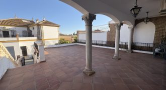 CHALET CON PISCINA COMUNITARIA EN URBANIZACIÓN EL HIGUERAL