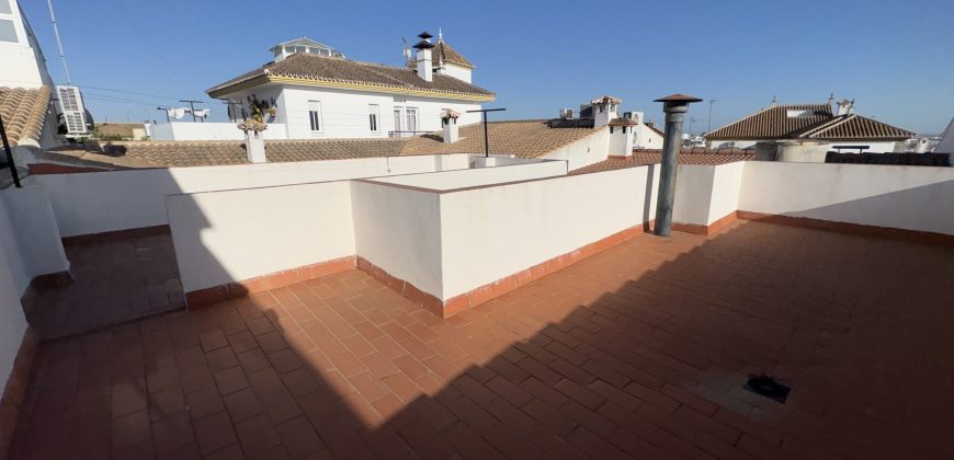 CHALET CON PISCINA COMUNITARIA EN URBANIZACIÓN EL HIGUERAL