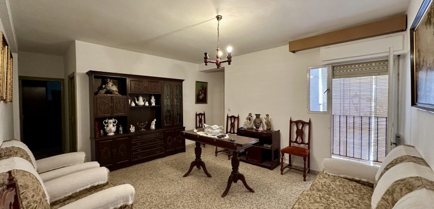 PISO DE TRES HABITACIONES