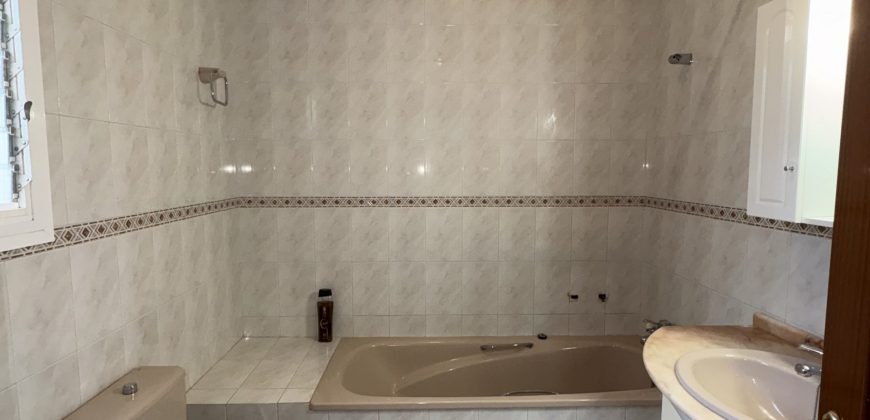 CHALET CON PISCINA COMUNITARIA EN URBANIZACIÓN EL HIGUERAL