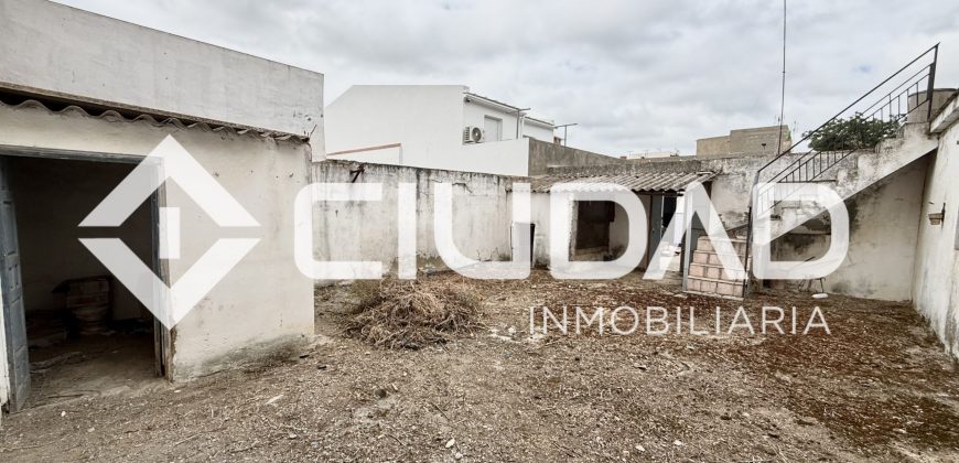 Casa en planta baja con gran patio – Zona El Pinar