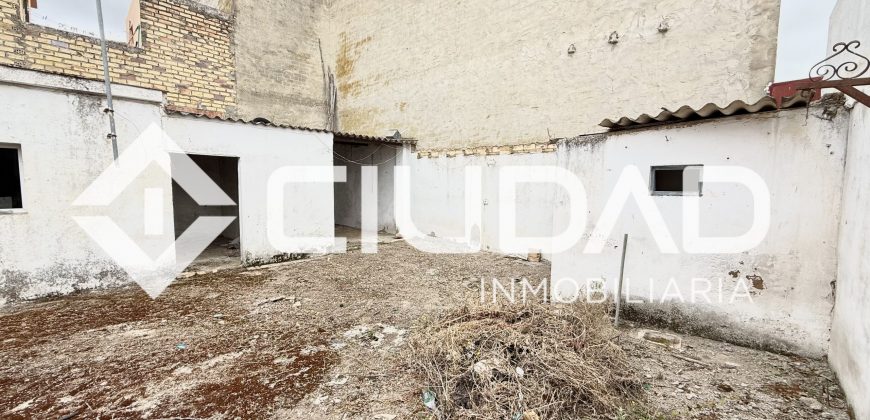 Casa en planta baja con gran patio – Zona El Pinar