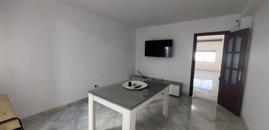 CHALET CON PISCINA COMUNITARIA EN URBANIZACIÓN EL HIGUERAL