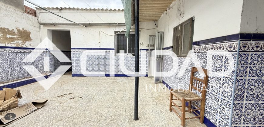 Casa en planta baja con gran patio – Zona El Pinar