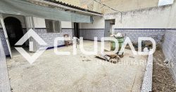 Casa en planta baja con gran patio – Zona El Pinar