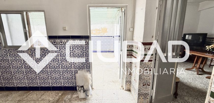 Casa en planta baja con gran patio – Zona El Pinar