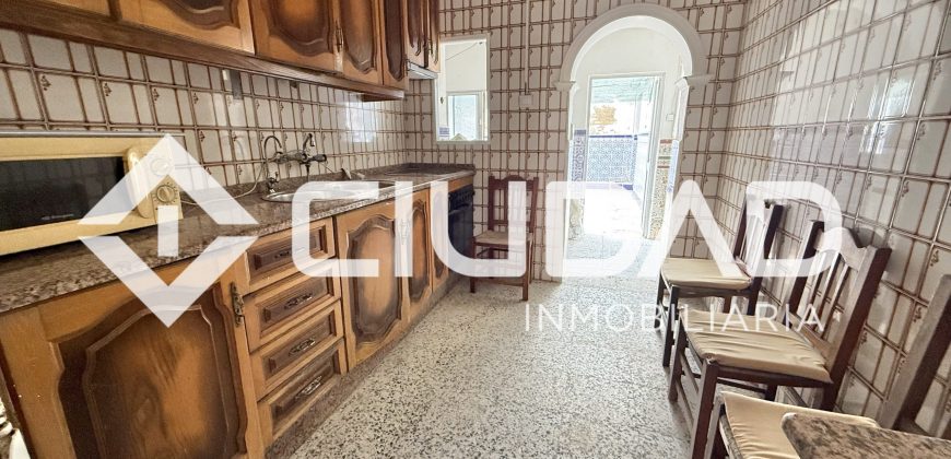 Casa en planta baja con gran patio – Zona El Pinar