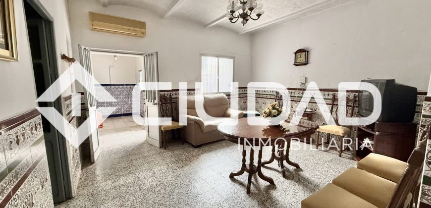 Casa en planta baja con gran patio – Zona El Pinar