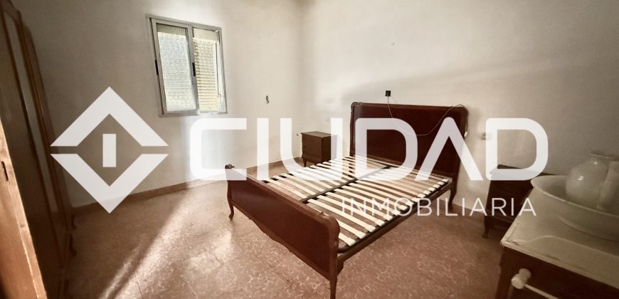 Casa en planta baja con gran patio – Zona El Pinar