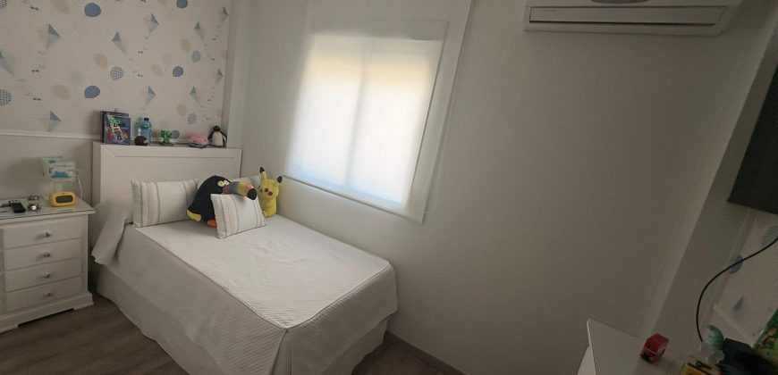 Exclusiva vivienda en Urbanización Privada con Piscina. Calle Romero Ressendi!