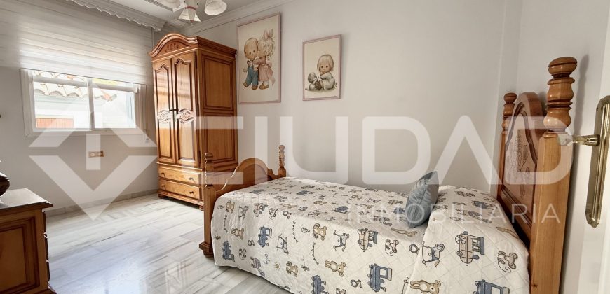 Casa adosada reformada y amueblada en Zona Recreo, Lebrija