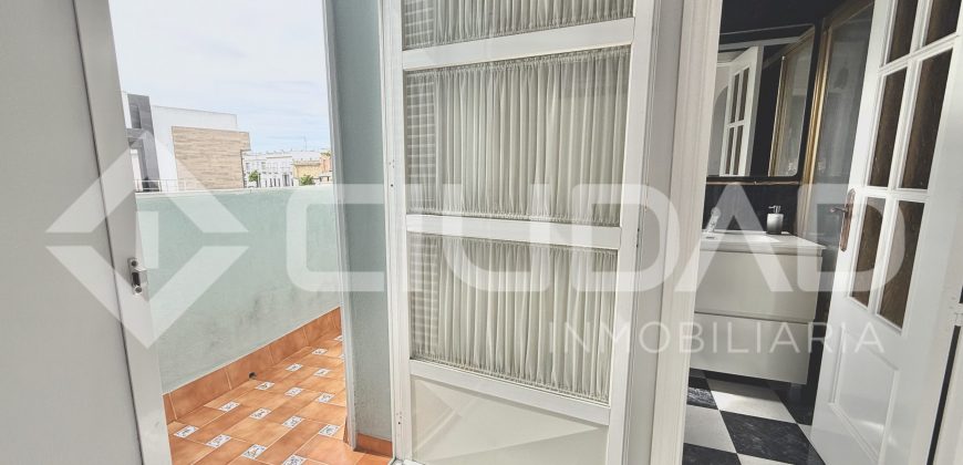 Casa adosada reformada y amueblada en Zona Recreo, Lebrija