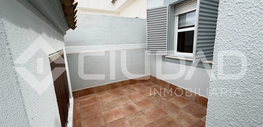 Casa adosada reformada y amueblada en Zona Recreo, Lebrija